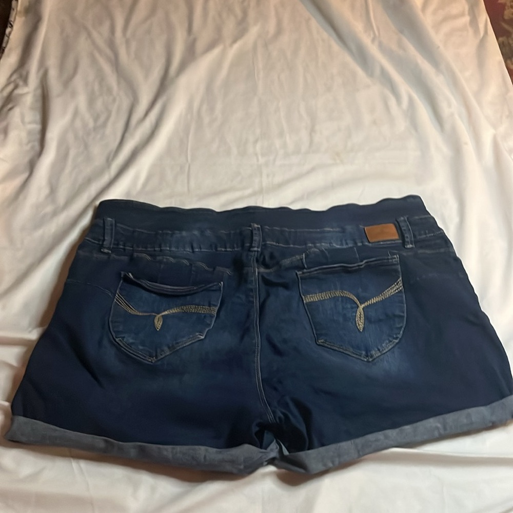 YMI Wanna Betta Butt Distressed Jean Shorts - Picture 5 of 7